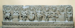 9つの神性を描いたフリーズ（砂岩） 作： Cambodian School